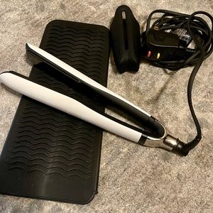 ghd Platinum+ Styler - 1" Flat Iron White with Silicone Heat Mat